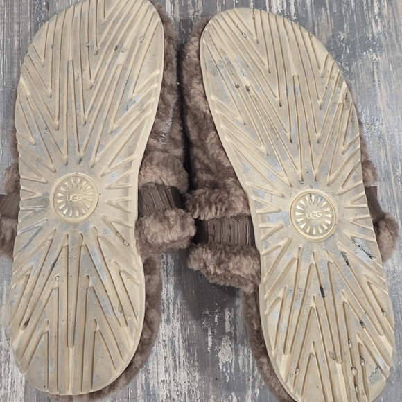 UGG Mans Plush Gray Slippers - Picture 4 of 4